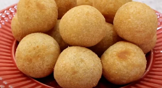 Bolinha de queijo: aprenda a fazer esse petisco