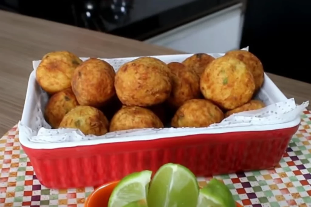 Bolinho de bacalhau: aprenda a fazer essa delícia