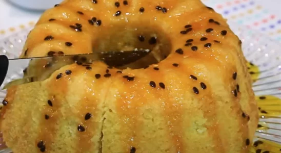 Bolo de maracujá delicioso e simples