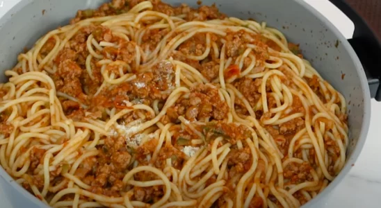 Macarrão com carne moída deliciosa