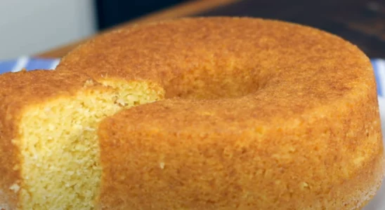 Bolo de fubá com coco delicia e simples