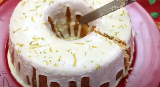 Bolo de Laranja com cobertura de leite ninho