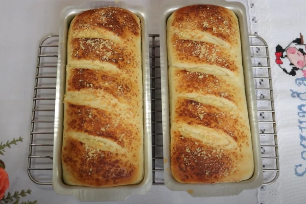 Pão Mineiro caseiro com queijo muito simples