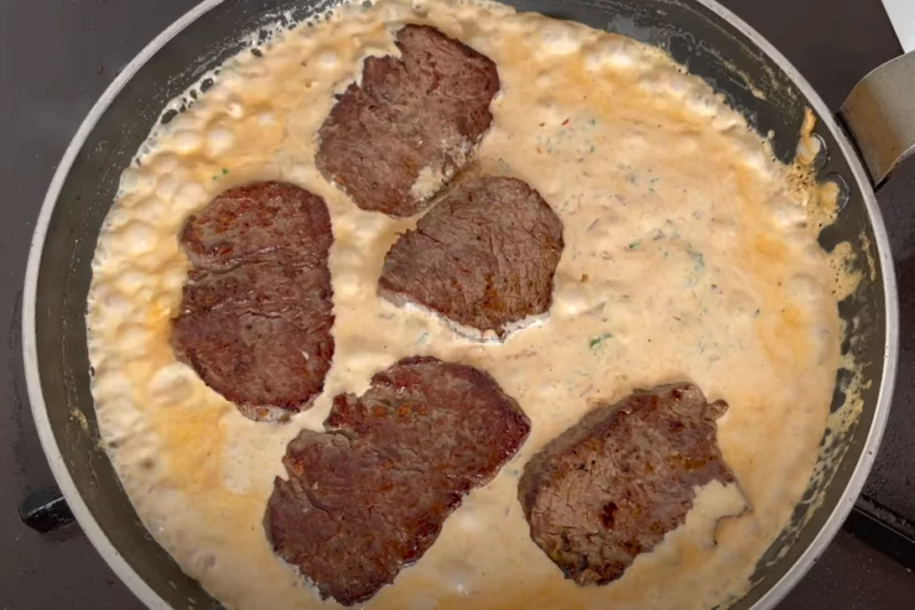 Bife ao molho de creme de leite uma delícia