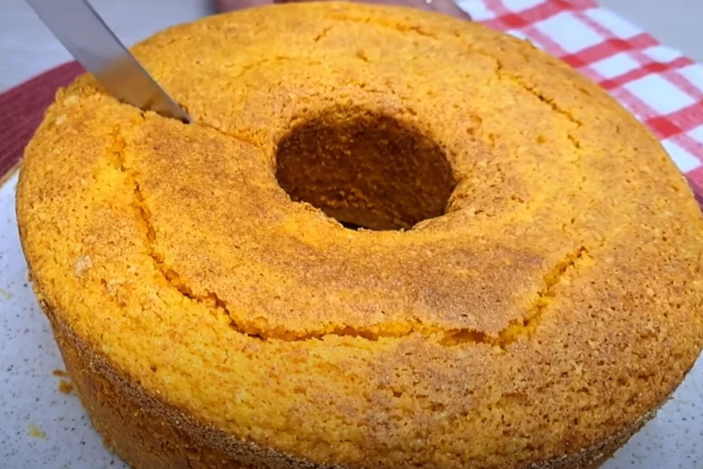 Bolo de cenoura com fubá sem trigo