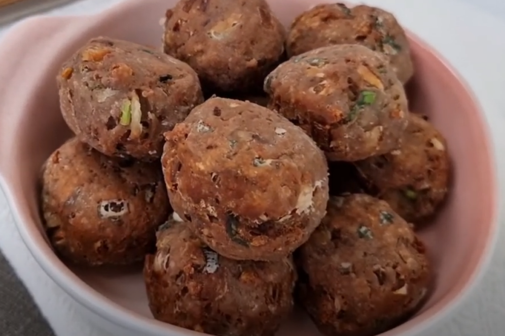 Bolinho de carne moída com queijo