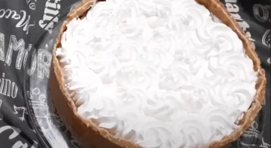 Torta de limão com chantilly