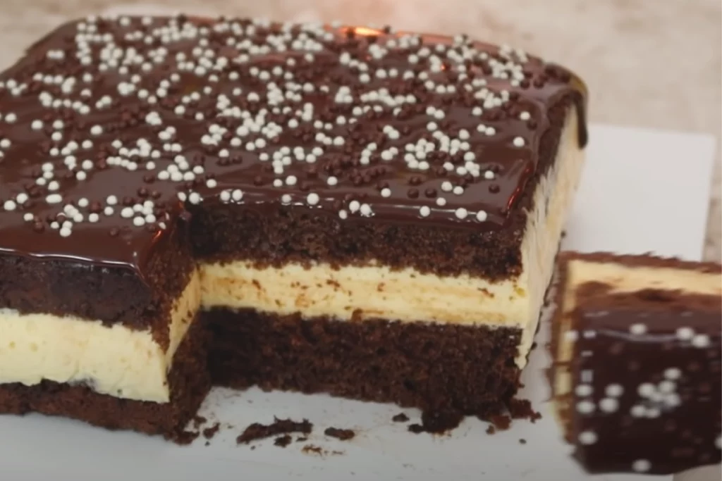 Bolo de chocolate com mousse de maracujá