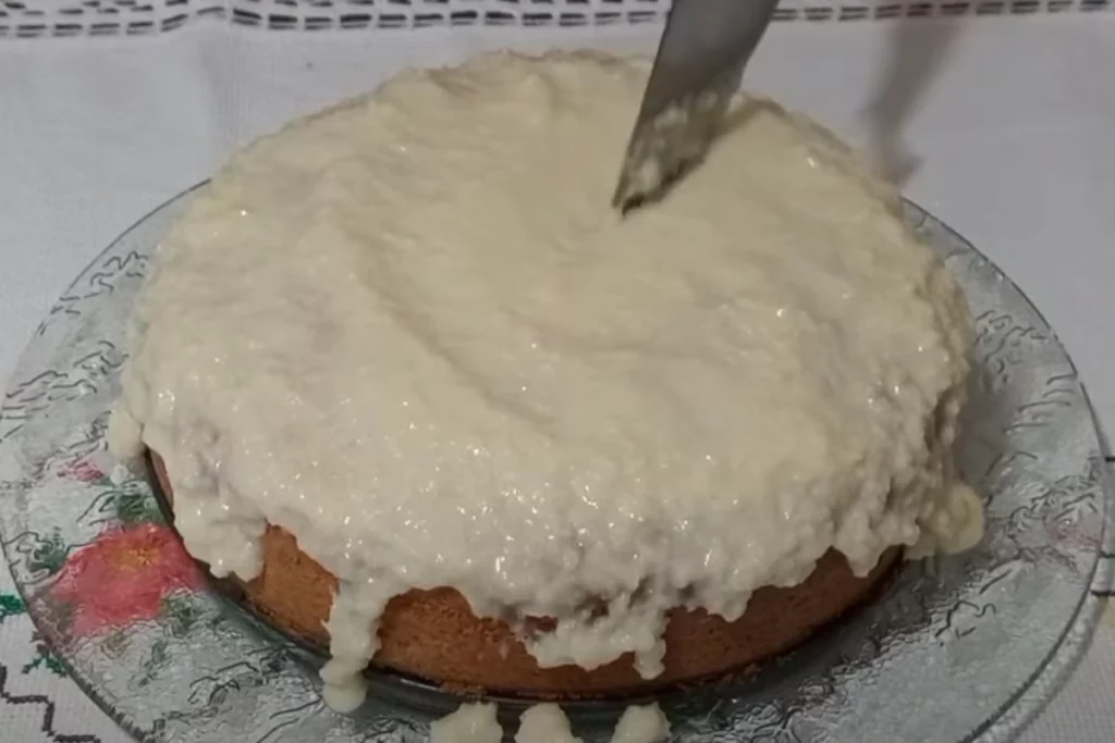 Bolo de laranja com cobertura de coco