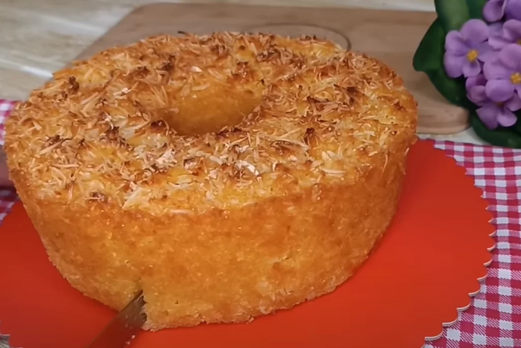 Bolo de mandioca com coco