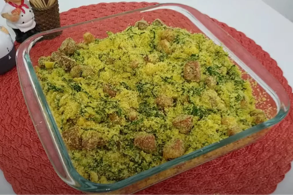 Farofa de couve com bacon e calabresa