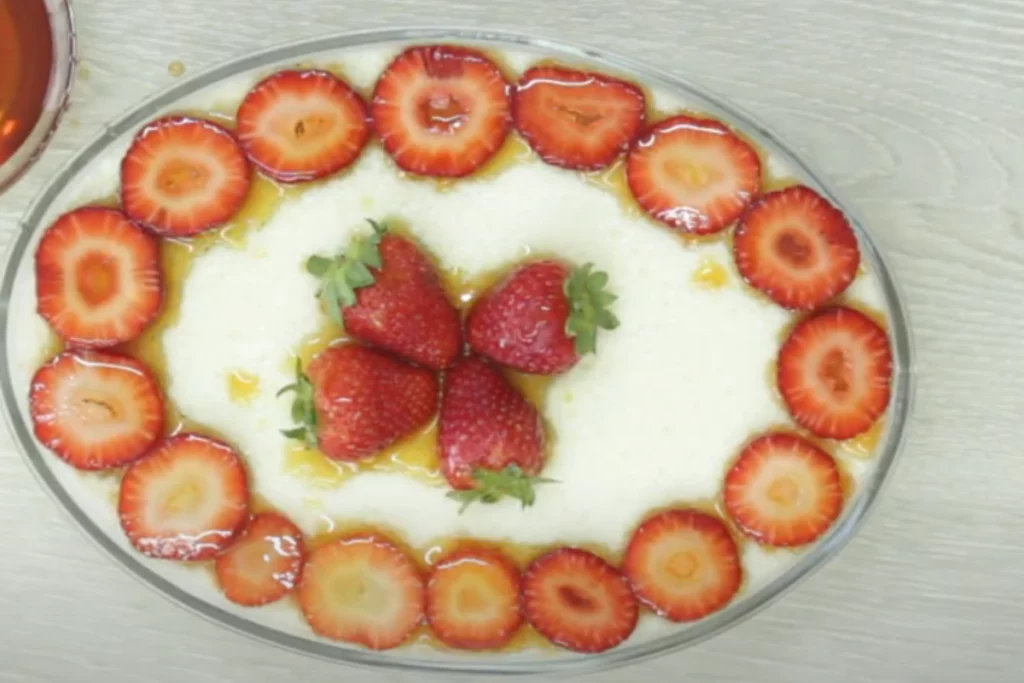 Mousse de leite ninho com morango