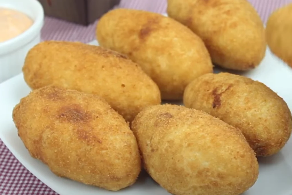 Bolinha de calabresa com queijo