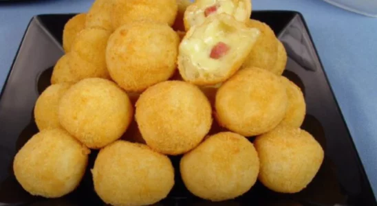 Bolinhas de queijo com bacon