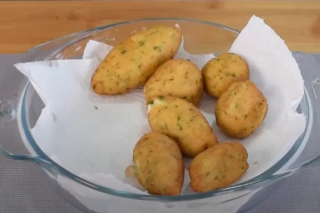 Bolinho de bacalhau com queijo