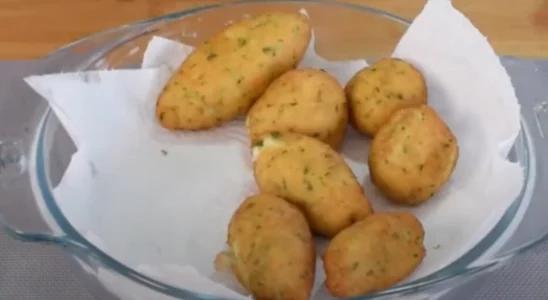 Bolinho de bacalhau com queijo