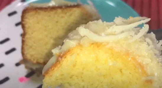 Bolo de coco com leite condensado