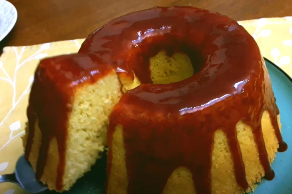 Bolo de milho com cobertura de goiabada