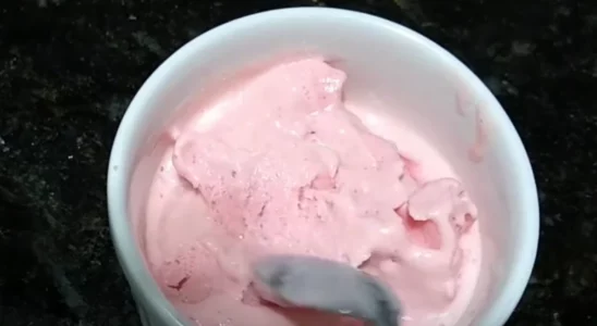 Mousse de morango com limão