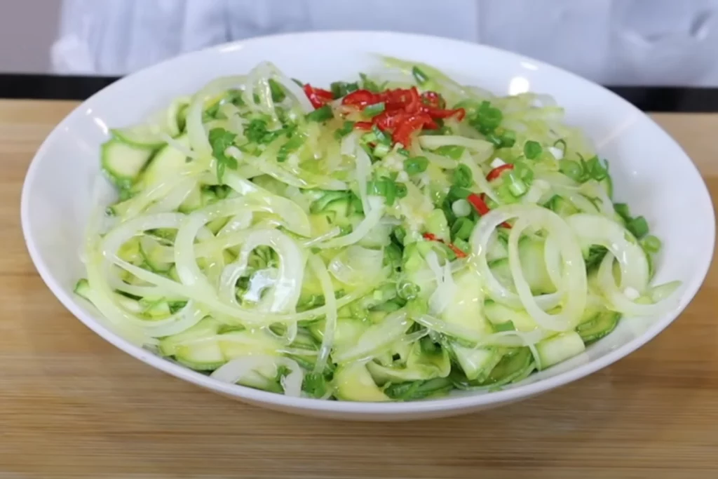 Salada de abobrinha muito simples