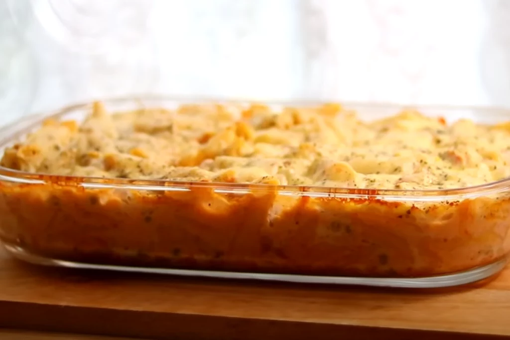 Macarrão de forno com queijo e presunto