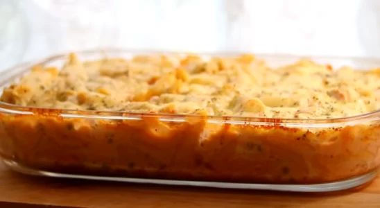 Macarrão de forno com queijo e presunto