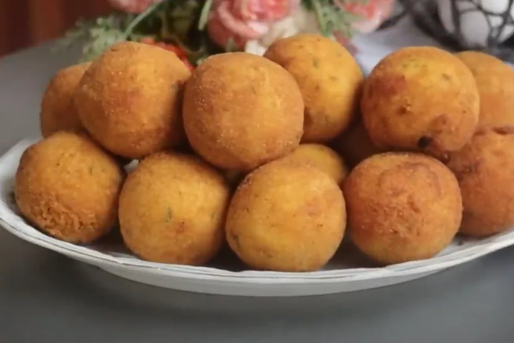 Bolinha de milho receita deliciosa e fácil de fazer