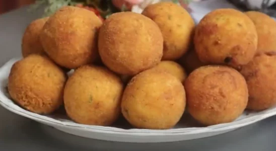 Bolinha de milho receita deliciosa e fácil de fazer