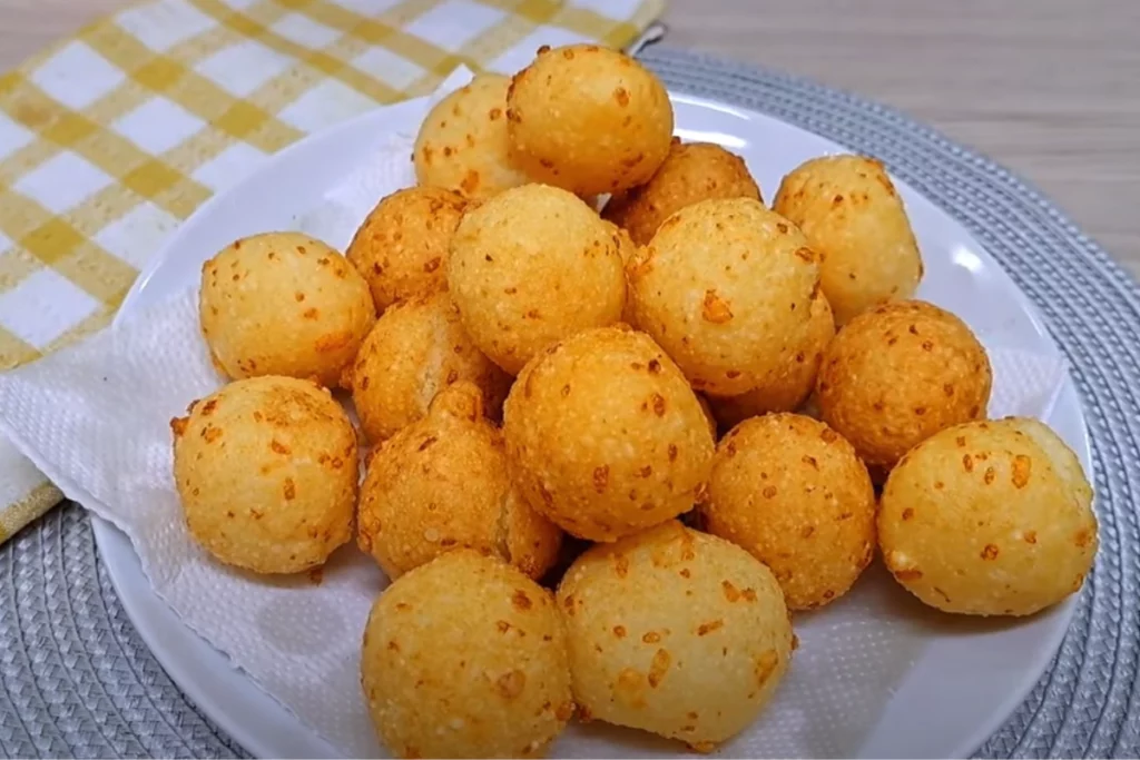 Bolinhas de tapioca com queijo muito simples