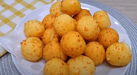 Bolinhas de tapioca com queijo muito simples