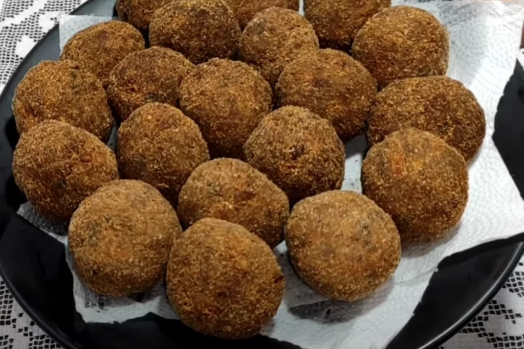 Bolinho de carne com pão amanhecido