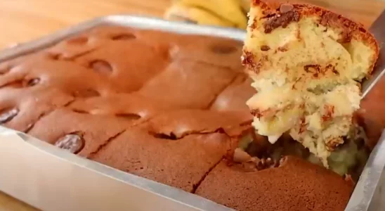 Bolo de banana com chocolate simples