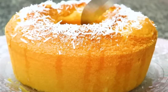 Bolo de fubá com coco sem farinhaBolo de fubá com coco sem farinha