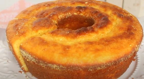 Bolo de milho com leite condensado