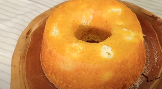 Bolo de milho com requeijão