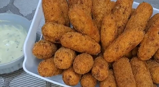 Croquete de calabresa com queijo