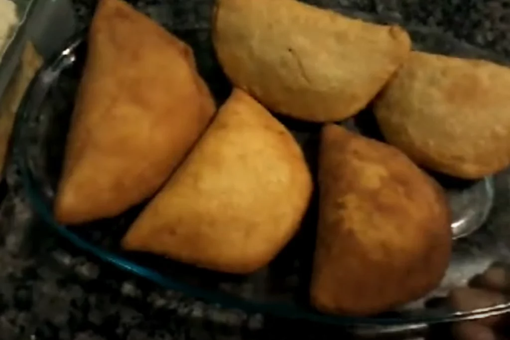 Risole de frango com queijo muito fácil