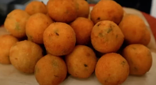 Bolinho de mandioca recheado