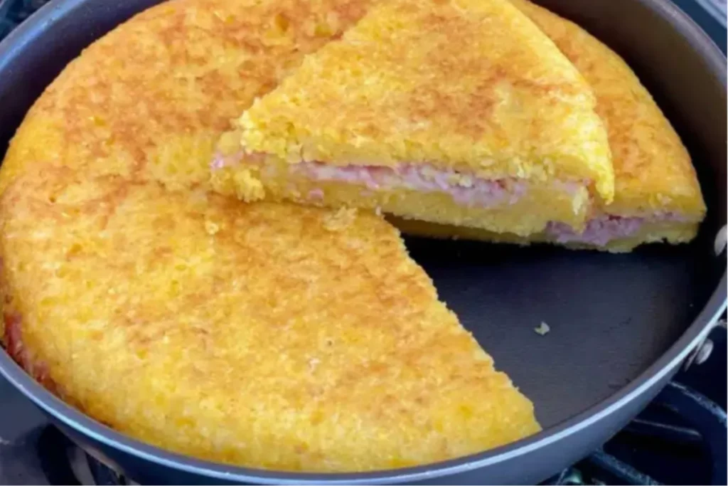 Cuscuz de frigideira recheado receita deliciosa e prática