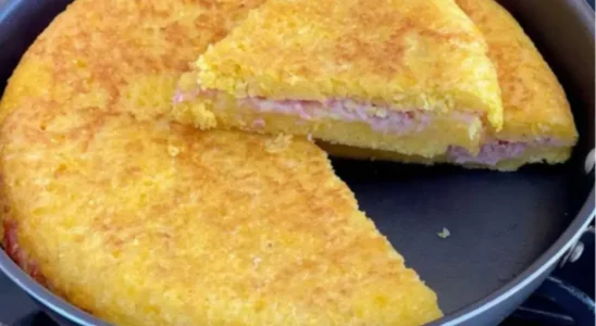 Cuscuz de frigideira recheado receita deliciosa e prática