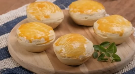 Empada de queijo e presunto delicioso