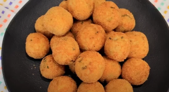 Bolinho de arroz recheado