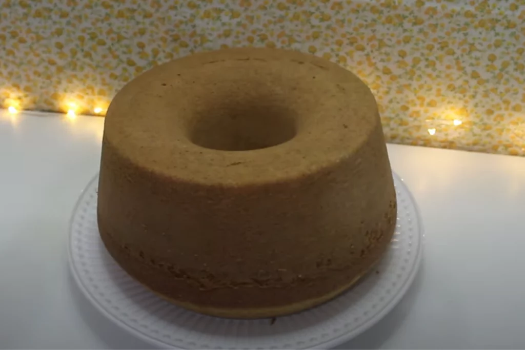 Bolo de leite de coco fofinho e saboroso