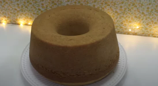 Bolo de leite de coco fofinho e saboroso