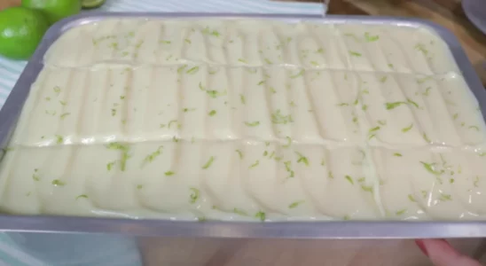 Bolo de limão fofinho de liquidificador