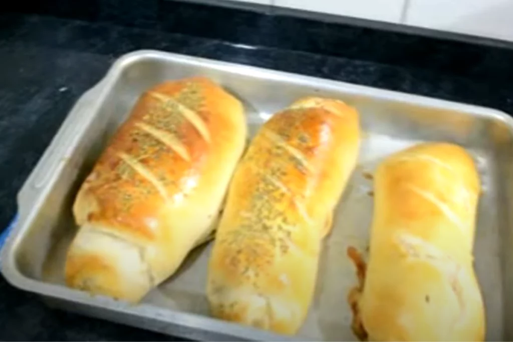 Pão caseiro recheado com presunto e queijo