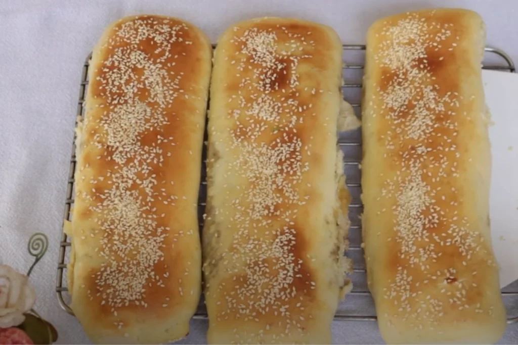 Pão com carne moída no forno