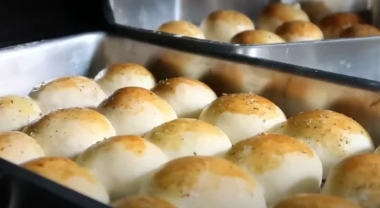 Pãozinho de calabresa e requeijão