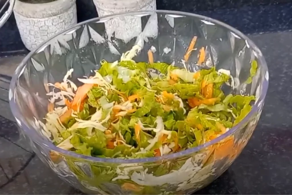 Salada de alface receita fresca e deliciosa