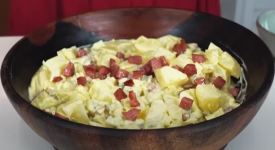 Salada de batata sem maionese saborosa, leve e simples